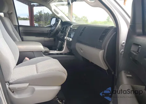 2013 Toyota Tundra 4Wd Truck Grade 4.6L V8 (A6) z USA, uszkodzony, nr VIN 5TFUM5F11DX043360